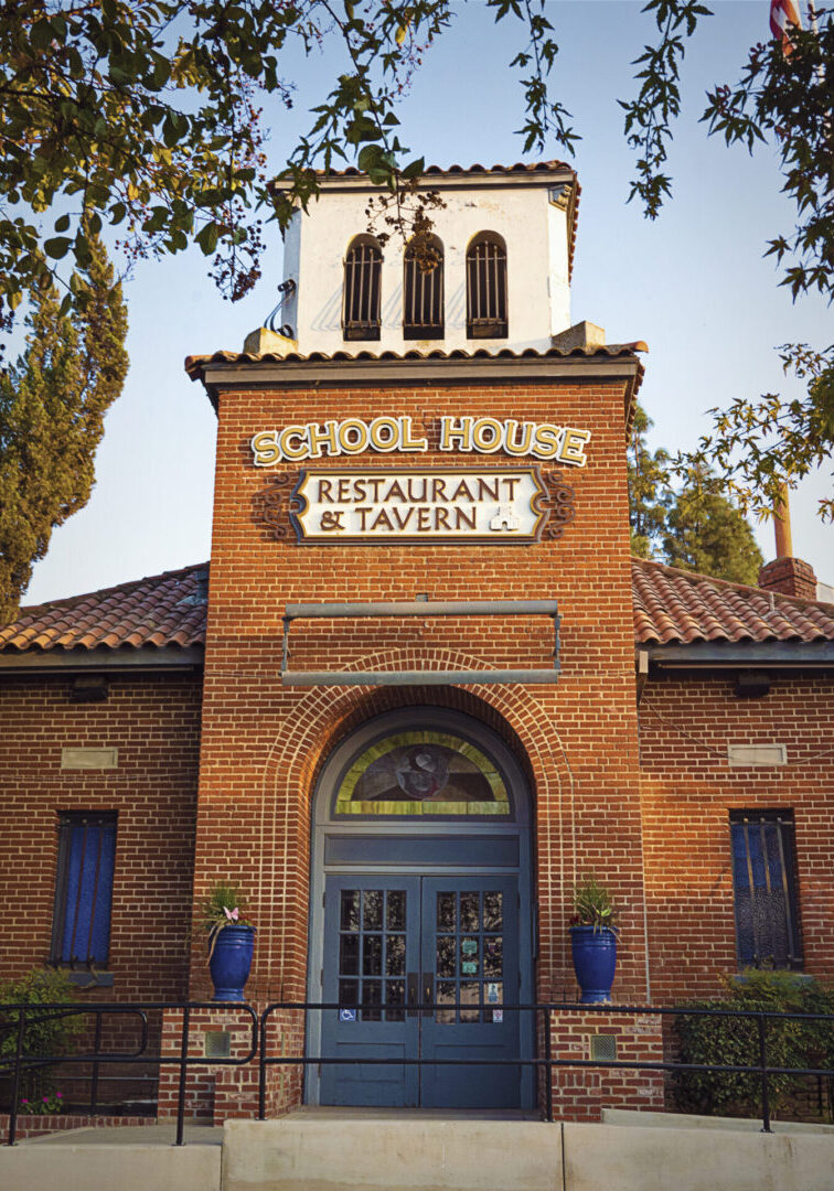 Schoolhouse Restaurant & Tavern